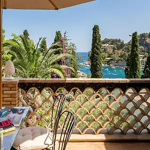 baia-mazzar.taorminaitalyhotels.com/