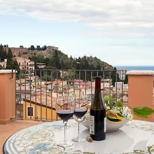 vilagos-apartment-loft-taormina.taorminaitalyhotels.com/